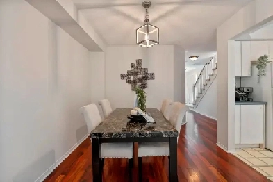 END-UNIT TOWNHOUSE ON QUIET PICKERING CUL-DE-SAC 768,800! Image# 2