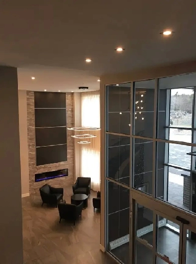 Beautiful Unit - 2 Bedroom and Den in West Bedford Image# 2
