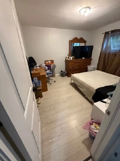 Private room with closet near downtown Image# 5