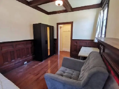 182 Beverley St first floor a room for rent Image# 5