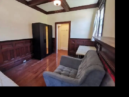 182 Beverley St first floor a room for rent Image# 3