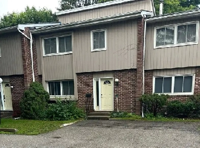 2 bdrms available at 121 University Ave East. Waterloo Image# 5