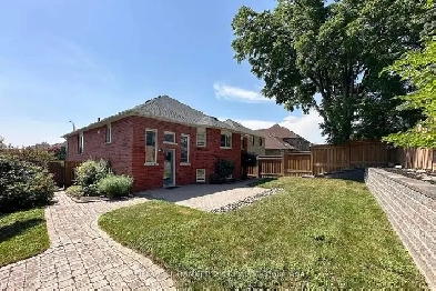 Bright and Open Concept Raised Bungalow in Whitby for Sale! Image# 6