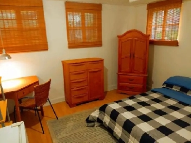 Chambre à louer disponible maintenant/room available now Image# 5