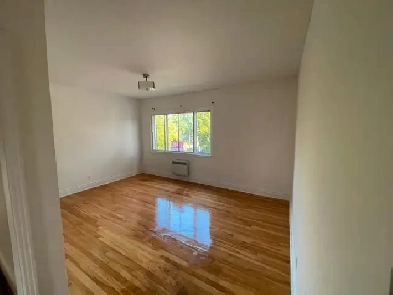 Recently renovated duplex near Metro Côte-Vertu Image# 3