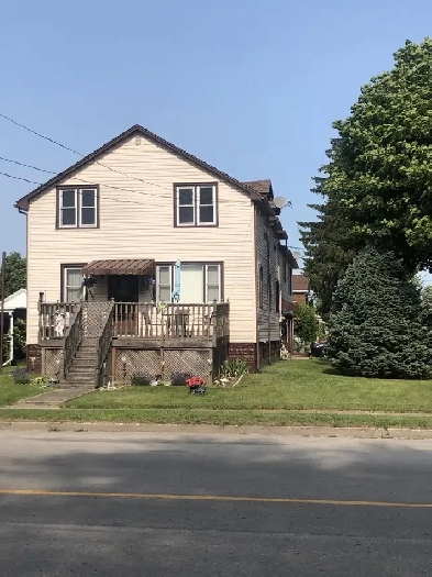 Large, 2 Bedroom   Den Apartment Image# 1