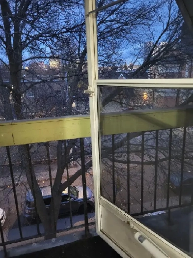 BACHELOR APARTMENT WITH WALKOUT BALCONY AND PRIVATE ENTRANCE Image# 3