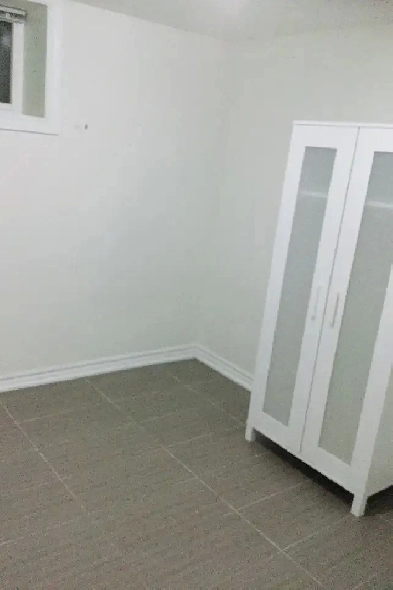 room near Eaton centre Image# 2