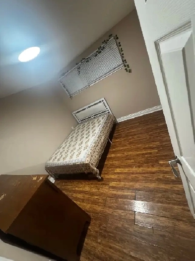 room for rent Image# 3