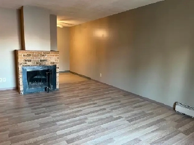 Lower mount royal 1 bedroom apart, balcony, parkg$ 1275/m  elect Image# 9
