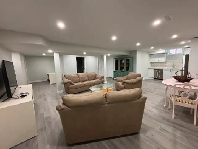 Beautiful 2 Bedroom Apartment - Available  now Image# 8