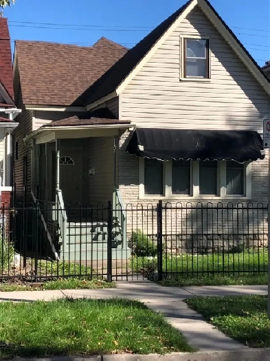 ATTN:  FEMALE STUDENTS –1 BEDROOMS FOR RENT- 568 JANETTE AVENUE Image# 1