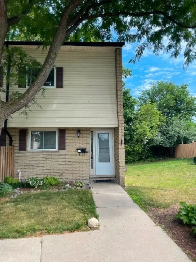 End Unit Townhome for Rent $2595.00 Image# 3