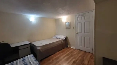 LARGE PRIVATE BEDROOM AVALABLE 2RENT ON COLLEGE AVENUE IN GUELPH Image# 4