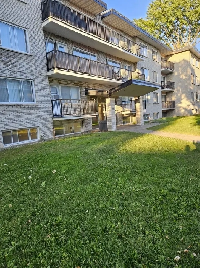 3 1/2  for rent in the heart of Dorval Image# 9