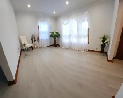 FOR RENT – Renovated Detached Bungalow in Holland Landing Image# 4