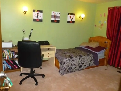 LARGE ROOM AVAILABLE SEP.1 NEAR BROCK FOR STUDENT OR YOUNG WORK Image# 1