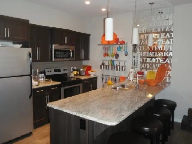 $1275 One Bedroom, Plus Den, 2 Bath, Garage & Parking Stall Image# 5