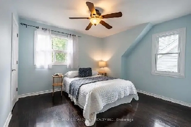 Charming 2-storey, 3-bedroom, 2-bathroom residence! Image# 2