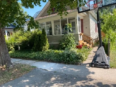 2 Bedroom house w private backyard Image# 1