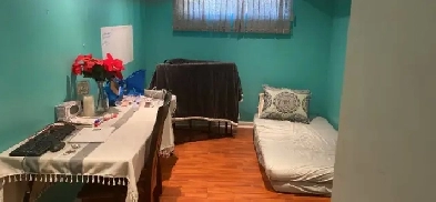 1 room Basement with Washroom , Hall is available for rent. Image# 3