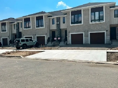 Brand New Luxury Townhouse in East Galt – Never lived in Image# 8