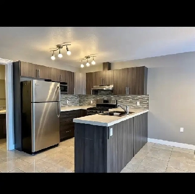 Bright and Spacious 2 Bed Duplex in Westgate! Water Included! Image# 1