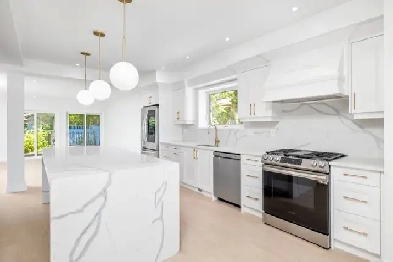 Stunning Luxury Home in Moore Park 4 1 Bed   Legal Bsmt Suite Image# 1