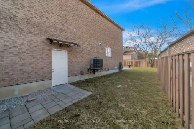 One bedroom spacious apartment for rent in Richmond hill Image# 7