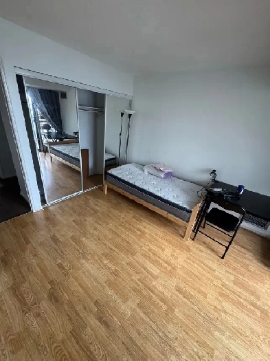 Room for rent in condominium at Sheppard and Yonge (female only) Image# 2