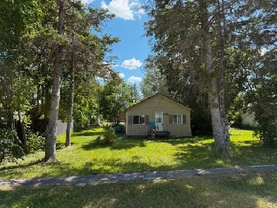 Winnipeg Beach Bung. 2 Br 1 Bath 50' lot ONLY $79,900! Image# 5