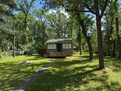 Winnipeg Beach Bung w/Guest Cottage 75' Lot ONLY $159,900! Image# 7