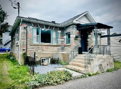 Main Floor 2 Bed, 1 Bath Home for Rent – Prime Ottawa Location! Image# 3