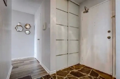 Room for rent near bramely and queen Image# 2