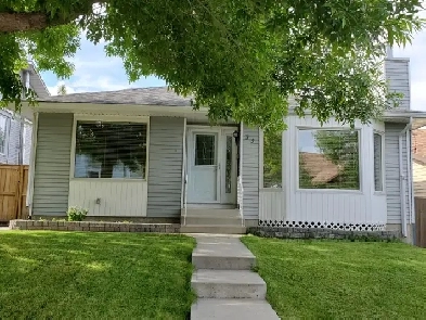 NW Nose Hill Park 3  bed / 2 bath main floor   double car garage Image# 1