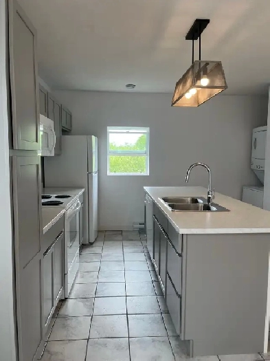 3 bedrooms / 1 bath apartment (2 beds   1 den) Image# 1
