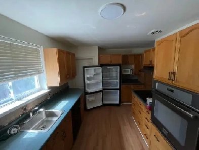 Three Bedroom Apartment for Rent in Newmarket Image# 4
