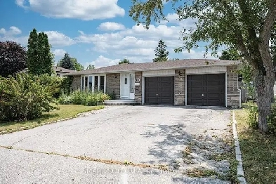 Walking Distance To The Lakeshore! Image# 8