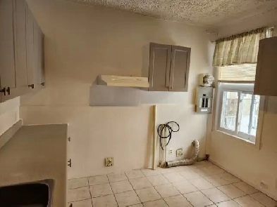 Close Metro Frontenac big 3 1/2 Den for rent Image# 4