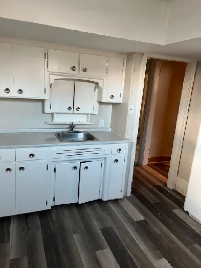 SW Hill Basement Suite $950 (Includes City Utilities) Image# 1