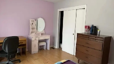 (2) Spacious room near Columbia/Hazel for rent starting Sept Image# 2