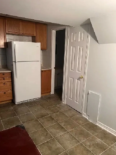 UTILITIES INCLUDED 2 BEDROOM APT Image# 4