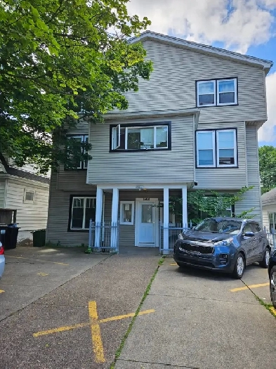 August 1st New Reno Large Nice Bright One BR & Den Quinpool Rd Image# 2