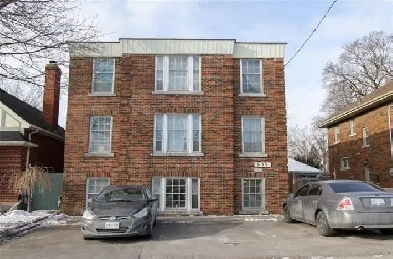 2 bedroom for rent @ Rossland & Simcoe Image# 1