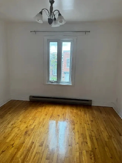 4 et 1/2 (2 chambres fermées), Métro Crémazie Image# 1