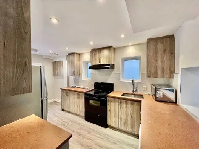 1 Full Bedroom w closet in a 5BHK   Washroom House in North York Image# 1
