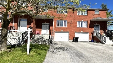 Stunning 3-bedroom, 3-washroom townhome-Bradford Image# 1