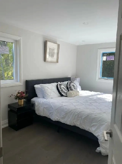 furnished room nearby lansdowne subway 1100 per month Image# 1