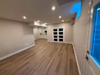 Oakville Full Basement Unit - 1 bedroom    Den (Dundas/6th Line) Image# 4