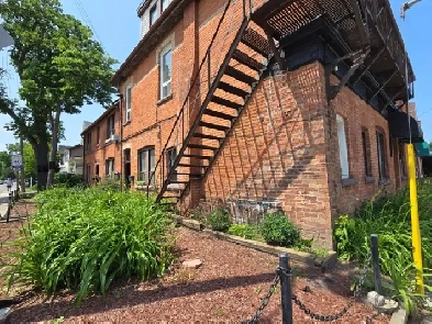 ( NEWLY renovated & trendy $1250 1 Bedroom apt.) Image# 6